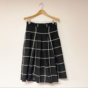 NWOT Francesca’s Black and White Plaid Cropped Flowy Pants